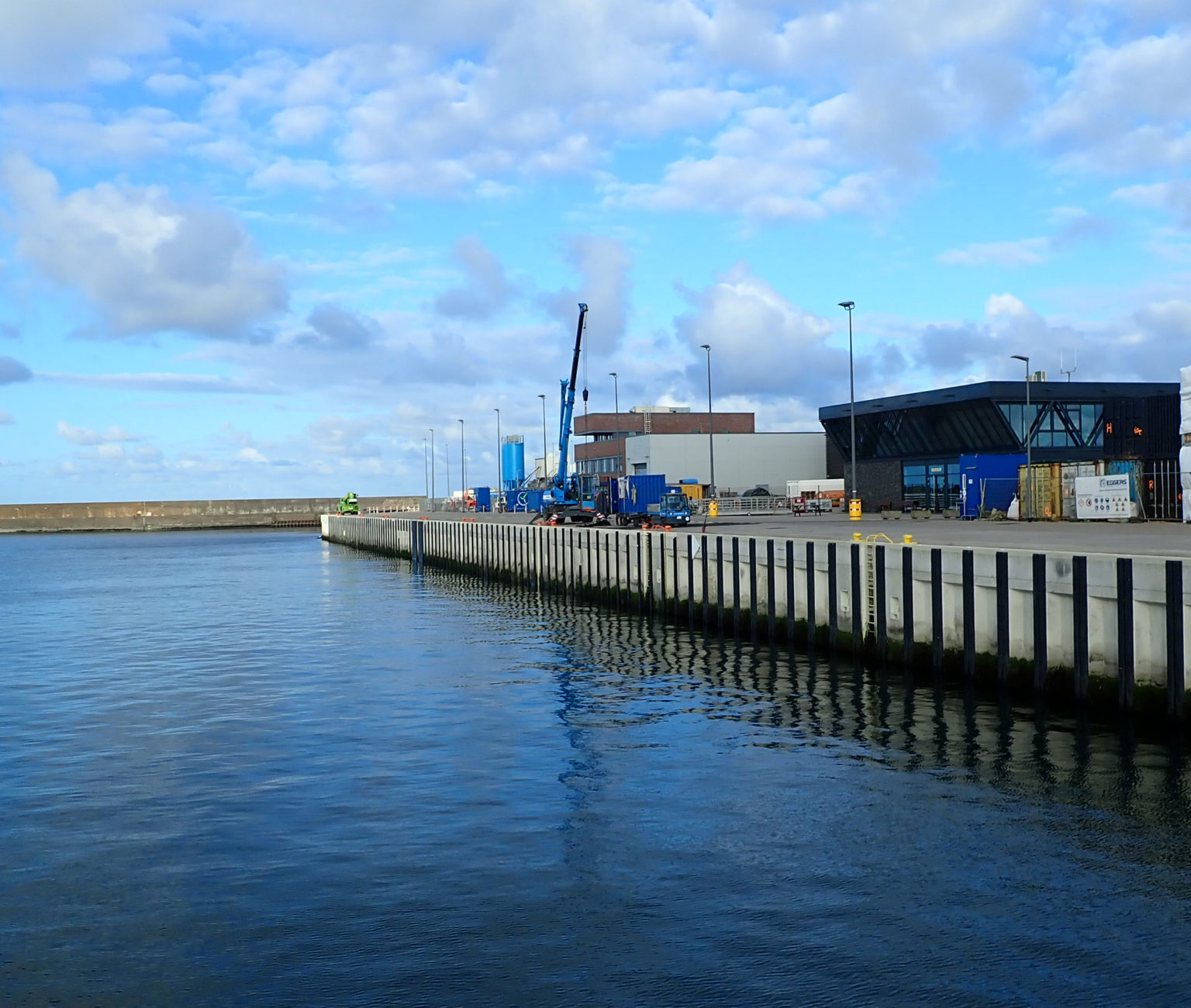 NEUBAU DER GLEITLEISTEN AM HELGOLANDKAI - Offshore-Hafen Helgoland